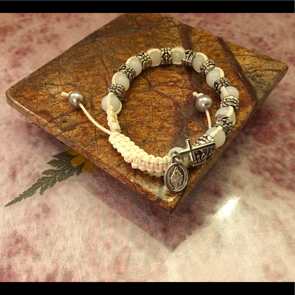 Stunning Adjustable Bracelet with the Virgin Mary